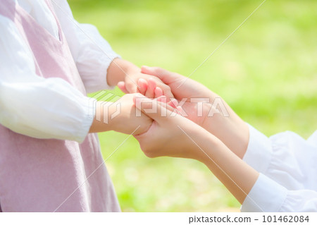 mother holding girl's hand 101462084