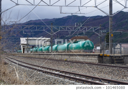 JR瀨場站的櫻花和電車 JR瀨場站的櫻花和電車 101465080