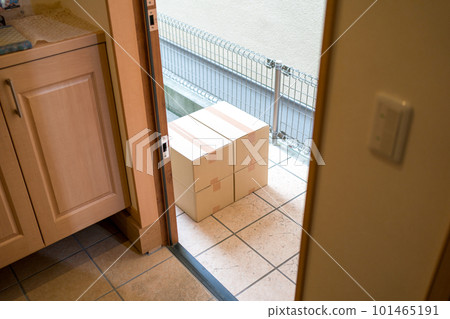 cardboard box, cardboard boxes, a box 101465191