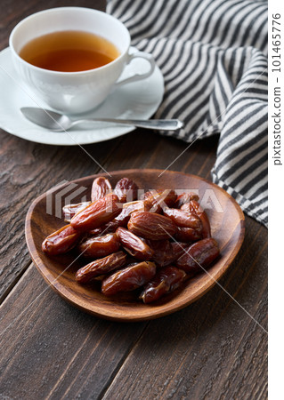 Seeded dried dates on a plate 101465776