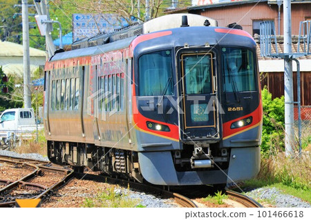 [JR Shikoku] Series 2600 "Uzushio" (Kotoku Line: Hiketa Station) 101466618