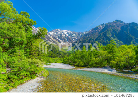 [Scenic view] Kamikochi in early summer [Nagano Prefecture] 101467293