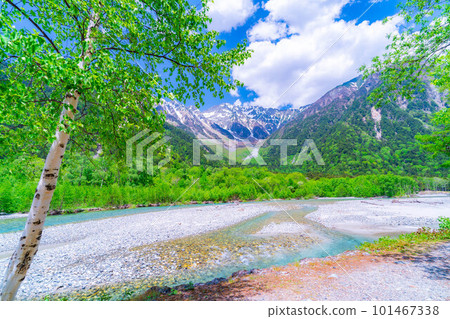 [Scenic view] Kamikochi in early summer [Nagano Prefecture] 101467338
