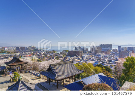 大津滋賀市俯瞰三井寺展望台(南院不動所伽藍) 大津滋賀市俯瞰三井寺展望台(南院不動所伽藍) 101467579