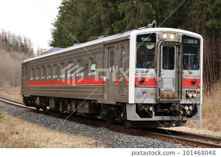 Kiha 54 type 500 series running on the Sekihoku Main Line: local train 101468048