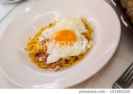 Spanish fried egg with fries and jamon 101468289
