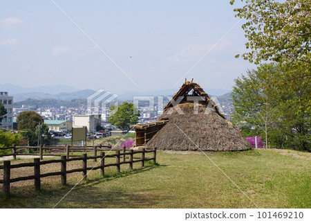 Ruins from the Yayoi period in Tsuyama City, Okayama Prefecture: Numa Yayoi Dwelling Site (Roof repair completed in April 2023) Ruins from the Yayoi period in Tsuyama City, Okayama Prefecture: Numa Yayoi Dwelling Site (Roof repair completed in April 2023) 101469210