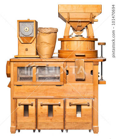 Grinding mill with a sifter for the production of flour of different varieties, groats and bran. 101470694