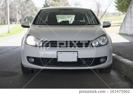 A headlight with a bulb on one side A headlight with a bulb on one side 101473002