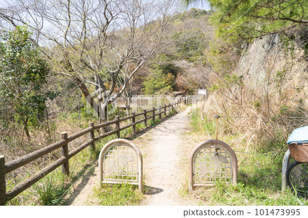 Entrance to Kitayama Park (Nishinomiya City, Hyogo Prefecture) 101473995