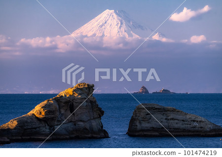 《Shizuoka Prefecture》View of Mt.Fuji and Ushitsuki Rock/Kumomi Coast 101474219