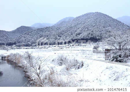 Snow scene of Kyoto Ohara 101476415