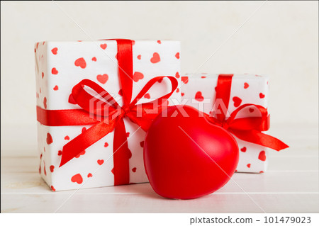 gift box with red bow and red heart on colored background. Perspective view. Flat lay 101479023