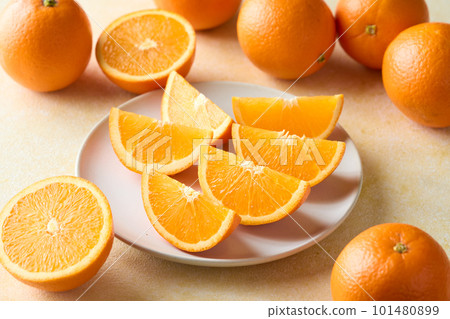 美國臍橙切塊 101480899