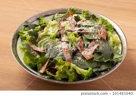 Red Stem Spinach and Bacon Salad 101481040