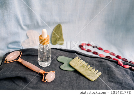 Natural stone gua sha tools for facial acupuncture massage Natural stone gua sha tools for facial acupuncture massage 101481778