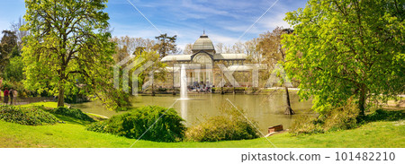Panoramic view of the Palacio de Cristal in Marid, Spain. 101482210