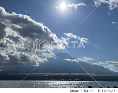 富士山和山中湖子 101482981