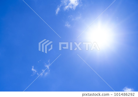 夏天天空太陽和雲彩橫濱 101486292