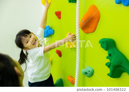 Bouldering classroom for children Bouldering classroom for children 101486322