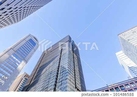 Scenery of an office district looking up at skyscraper office buildings Scenery of an office district looking up at skyscraper office buildings 101486588