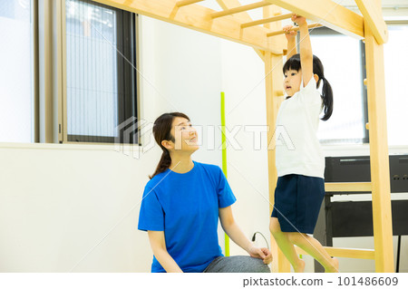 正在午睡的孩子 101486609