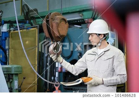 A man who works such as a crane at a factory facility Slinging work with front blur 101486628