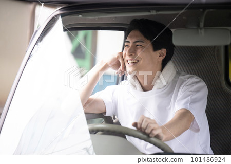 Workers driving trucks in the image of delivery recruitment and recruitment Workers driving trucks in the image of delivery recruitment and recruitment 101486924