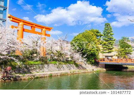 Kyoto in Spring Heian Shrine Otorii and Okazaki Canal Kyoto in Spring Heian Shrine Otorii and Okazaki Canal 101487772