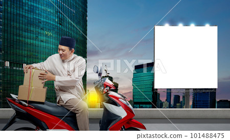 Asian Muslim man tying box on motorcycle prepare for mudik 101488475