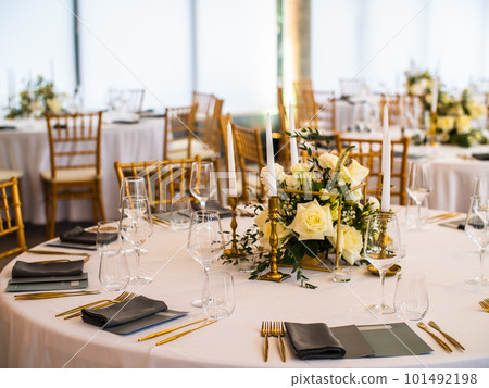 Luxury elegant wedding reception table arrangement and floral centerpiece - wedding banquet and event outdoor 101492198