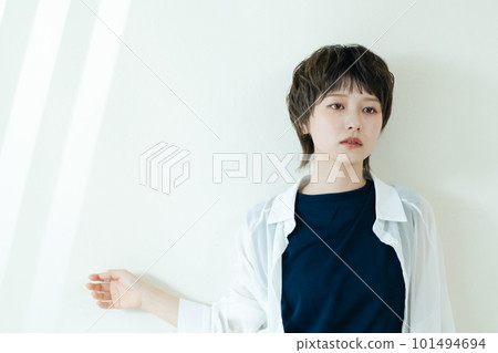 cool beauty portrait of young woman cool beauty portrait of young woman 101494694