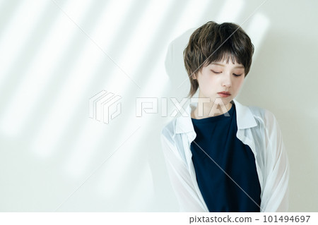cool beauty portrait of young woman cool beauty portrait of young woman 101494697