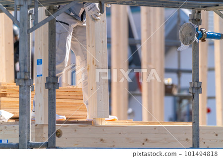Construction site, craftsman, wooden construction 101494818