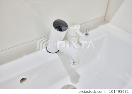 Newly built hand-washing faucet 101495981