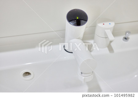 Newly built hand-washing faucet 101495982