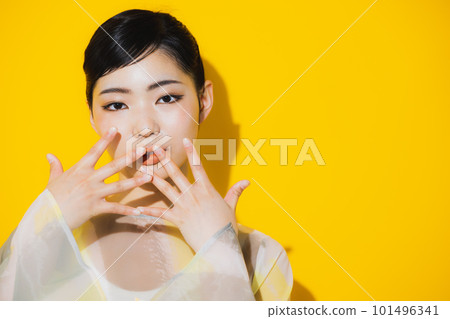 吹頭髮的女人 吹頭髮的女人 101496341