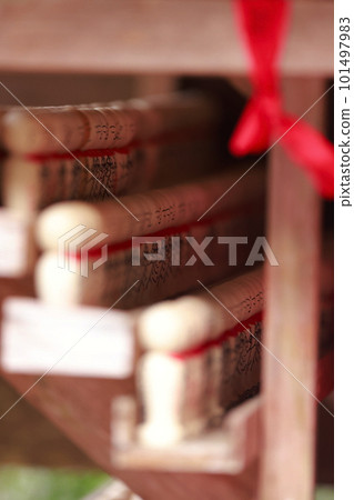 供奉神社的地藏人偶 101497983