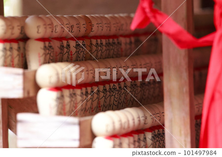 供奉神社的地藏人偶 101497984