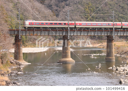 381系特快八雲渡過高橋川_2023年3月17日拍攝 101499416