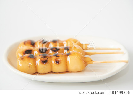 白盤子上美味的御手洗團子 101499806