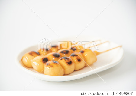 白盤子上美味的御手洗團子 101499807