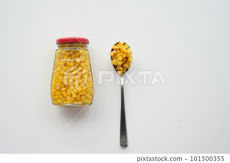 canned sweet corn close up . canned sweet corn close up . 101500355