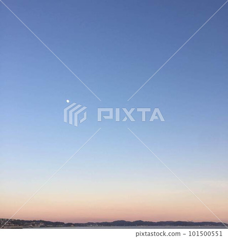 天空與新月 101500551