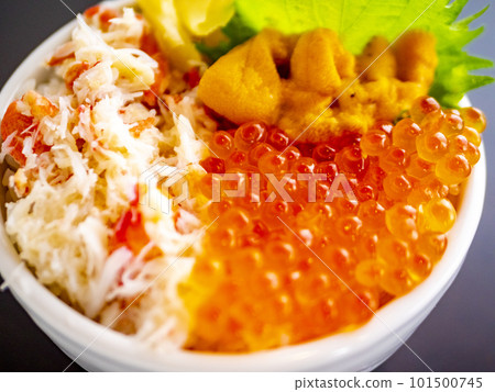Seafood bowl (sea urchin, salmon roe, crab) 101500745