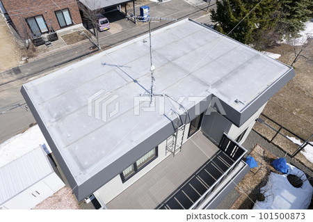 Aerial view of the roof before replacement (before and after housing renovation) 101500873