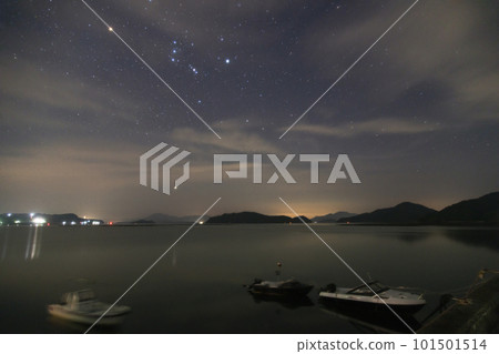 Setouchi's summer starry sky Orion rising in the sky over the fishing port before dawn Setouchi's summer starry sky Orion rising in the sky over the fishing port before dawn 101501514