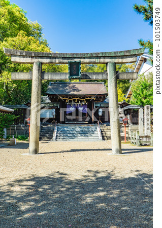 京都府大山崎町御用別墅八幡宮的鳥居和正門(日本登錄有形文化財產) 京都府大山崎町御用別墅八幡宮的鳥居和正門(日本登錄有形文化財產) 101503749