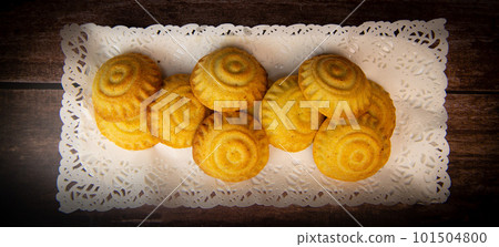 Traditional eid maamoul or mamoul cookies with dates, nuts, and jam, Arabic sweets for Aid al-Fitr 101504800