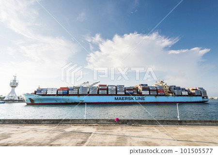 The container ship is leaving Kaohsiung Second Harbor, Taiwan. 101505577